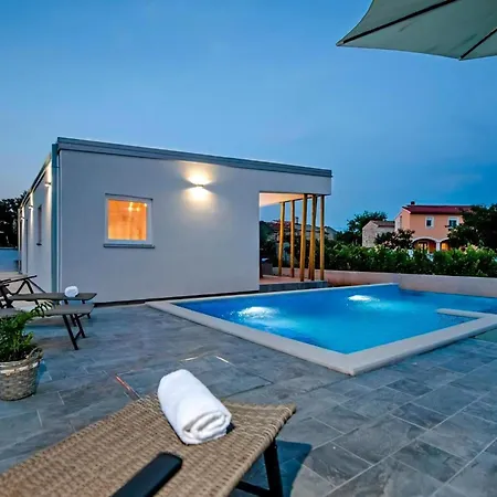 In Mit Grossem Garten Holiday home *